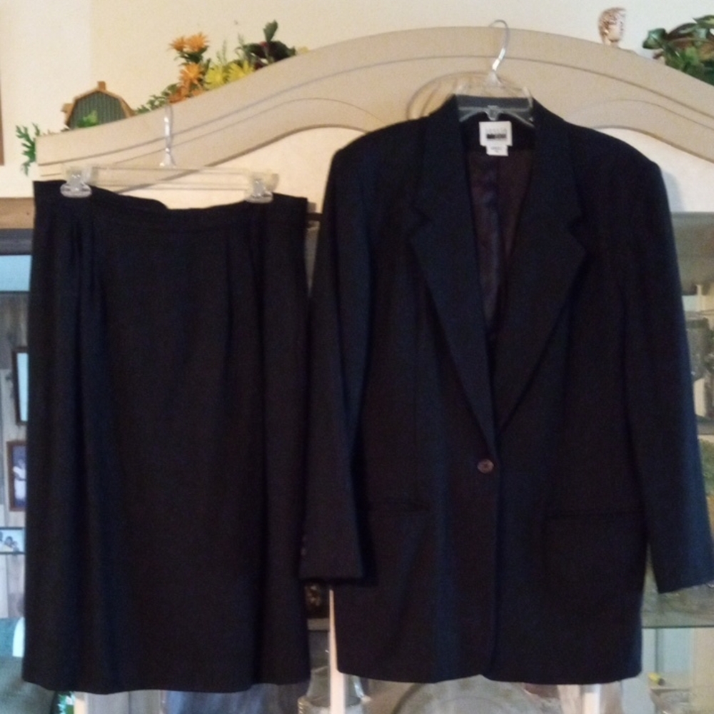 Elegant Black Skirt Set